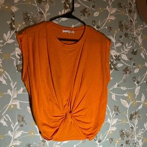 FRAME Knotted Rolled Tee Size M